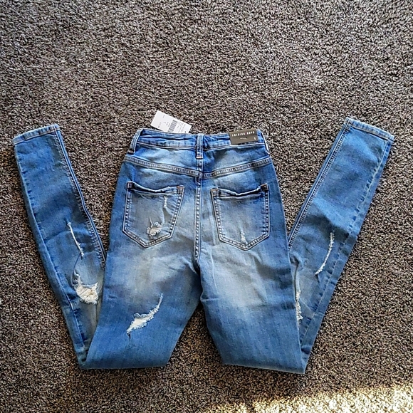 Fashion Nova "Bet you won't forget it" jeans - Picture 4 of 5